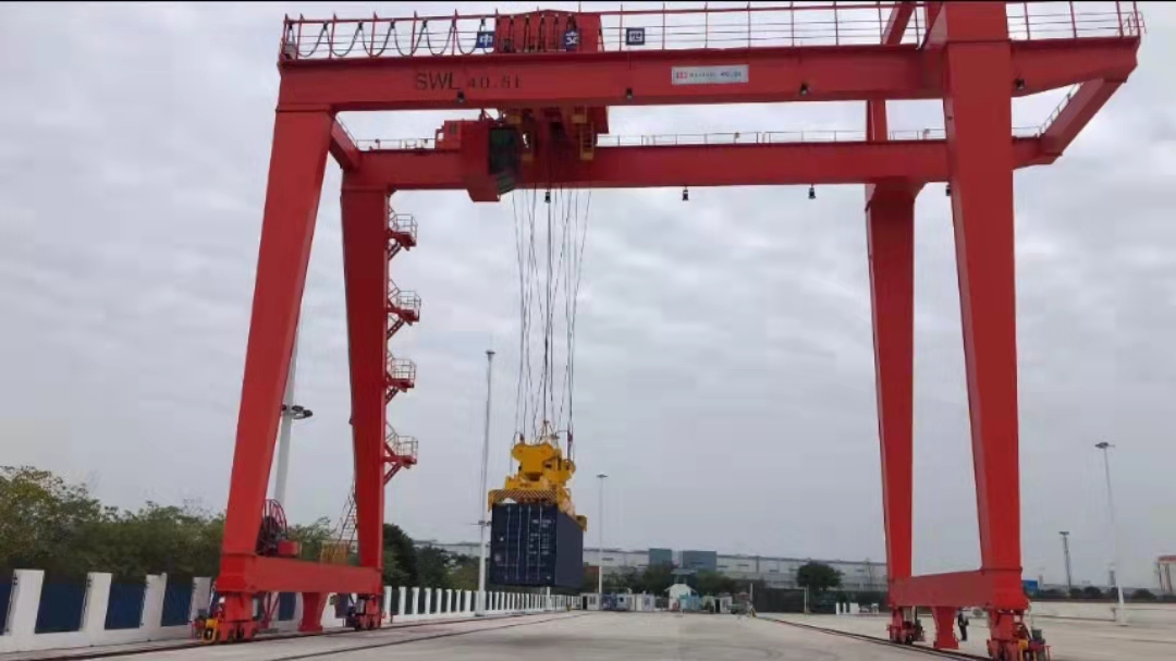 成都城廂物流中心40.5T軌道式集裝箱門式起重機(jī)安裝驗收完畢