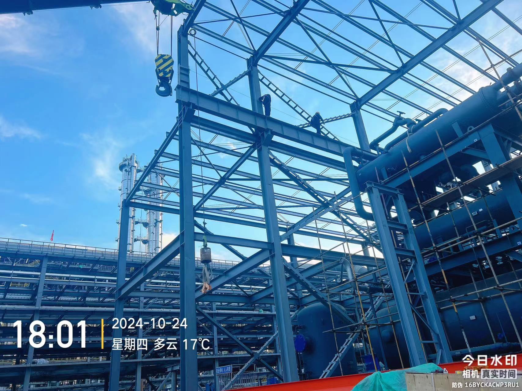 《爐內(nèi)升降平臺與起重機(jī)安裝:工業(yè)生產(chǎn)的 “得力助手” 與 “鋼鐵巨臂”》